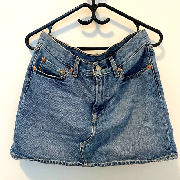 Levi’s Denim Skirt - Picture 1 of 2